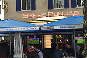 Shere Punjab Leopoldstrasse mit EM auf mehreren Flatscreens (©Foto: Martin Schmitz)